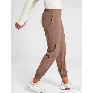 Athleta Chelsea Utility Cargo Jogger Pants in Mineral Brown Women’s 4 530630